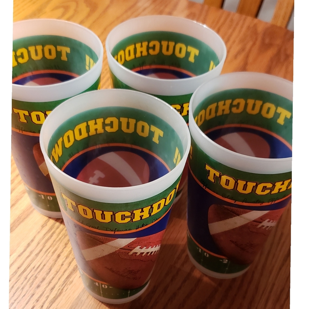 🎄CUPS Set of Four Plastic Football